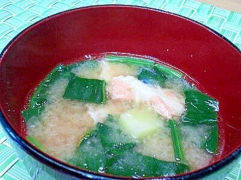鮭缶&じゃがいもの味噌汁